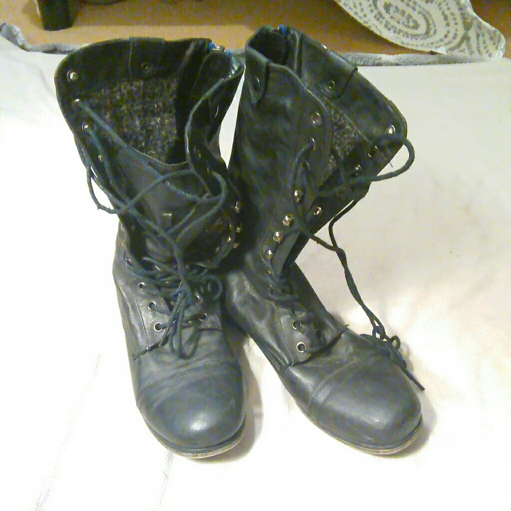 Ankle black leather combat boots color zip